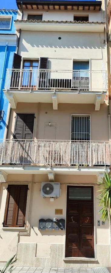 Апартаменти Da Paolo E Laura - In Centro A San Benedetto Сан-Бенедетто-дель-Тронто Екстер'єр фото